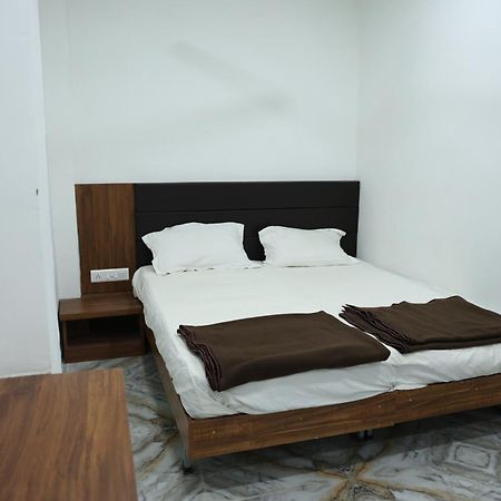 Hotel Aaram Kalupur อาเมดาบัด ภายนอก รูปภาพ