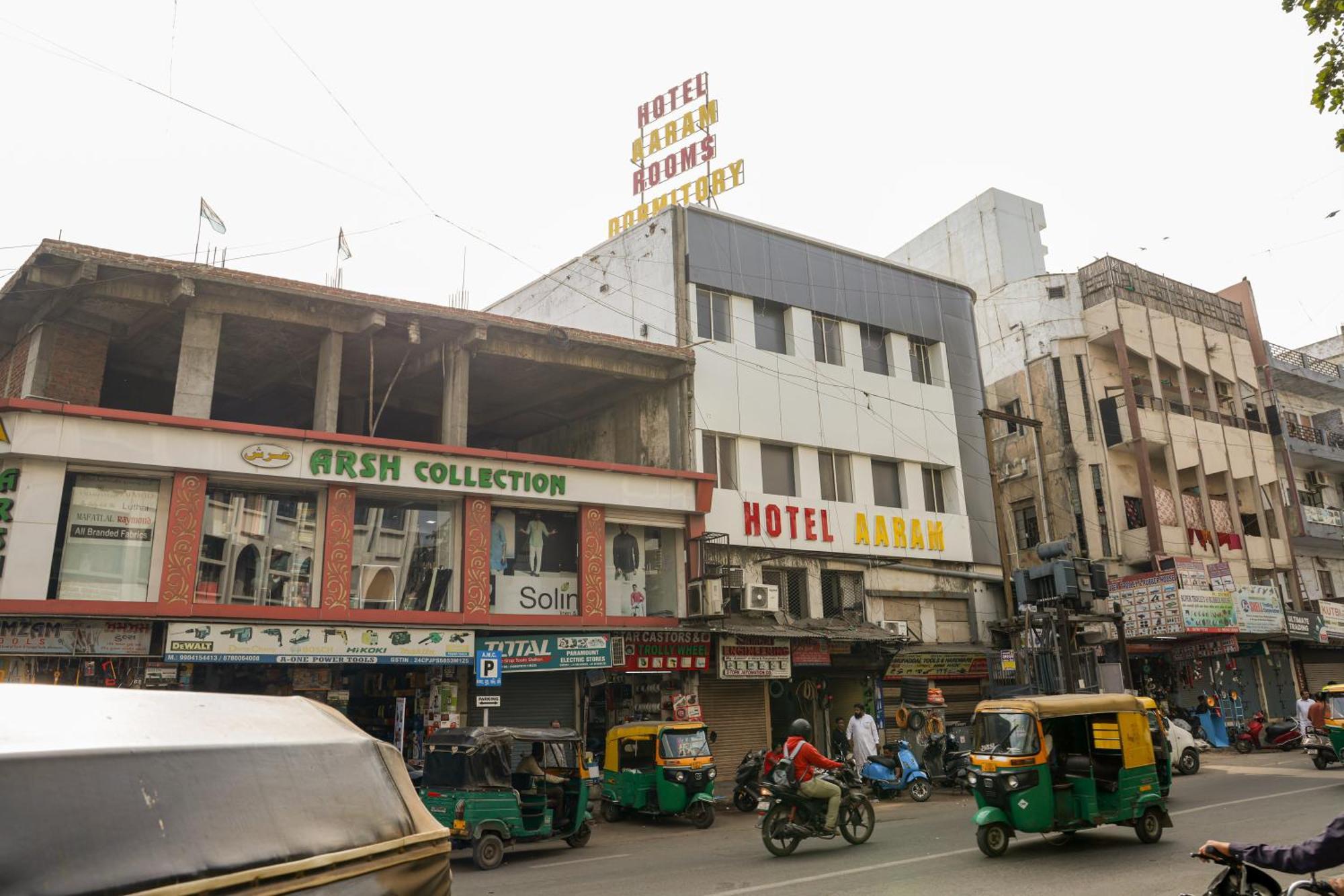 Hotel Aaram Kalupur อาเมดาบัด ภายนอก รูปภาพ