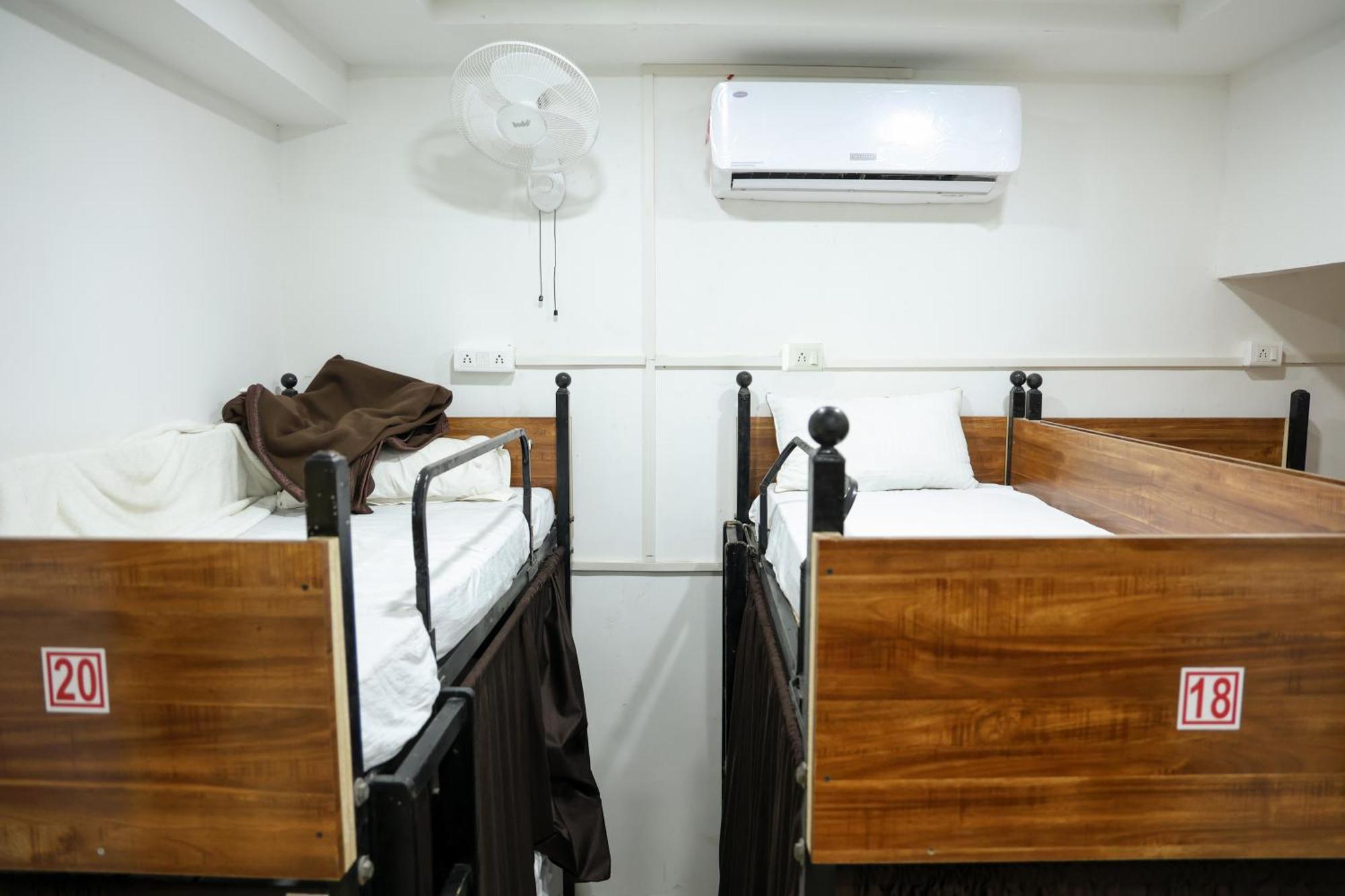 Hotel Aaram Kalupur อาเมดาบัด ภายนอก รูปภาพ