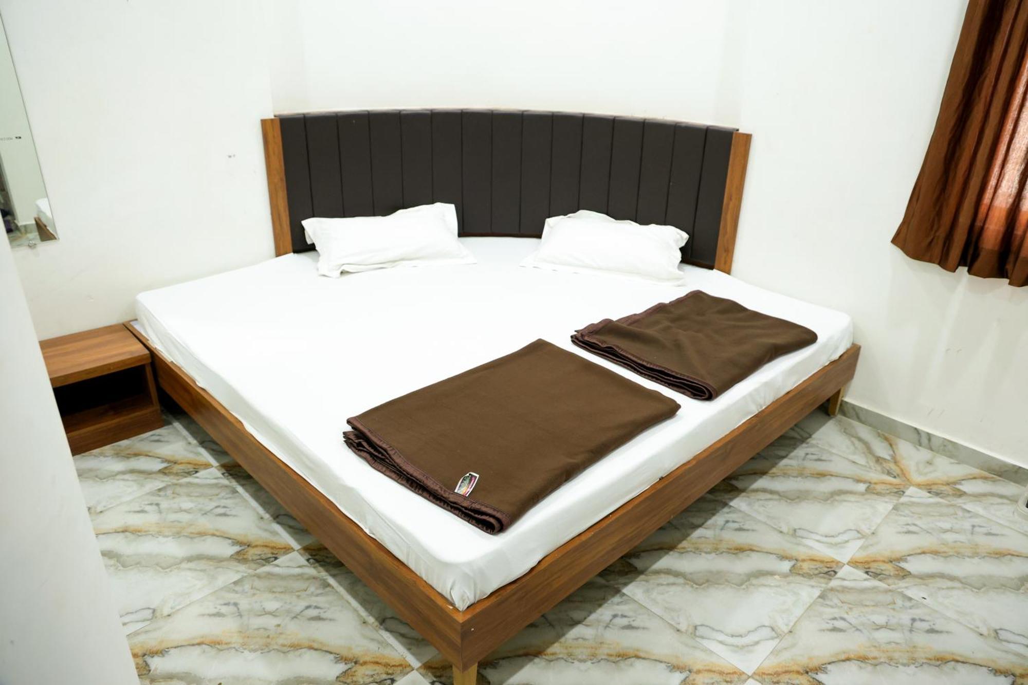 Hotel Aaram Kalupur อาเมดาบัด ภายนอก รูปภาพ