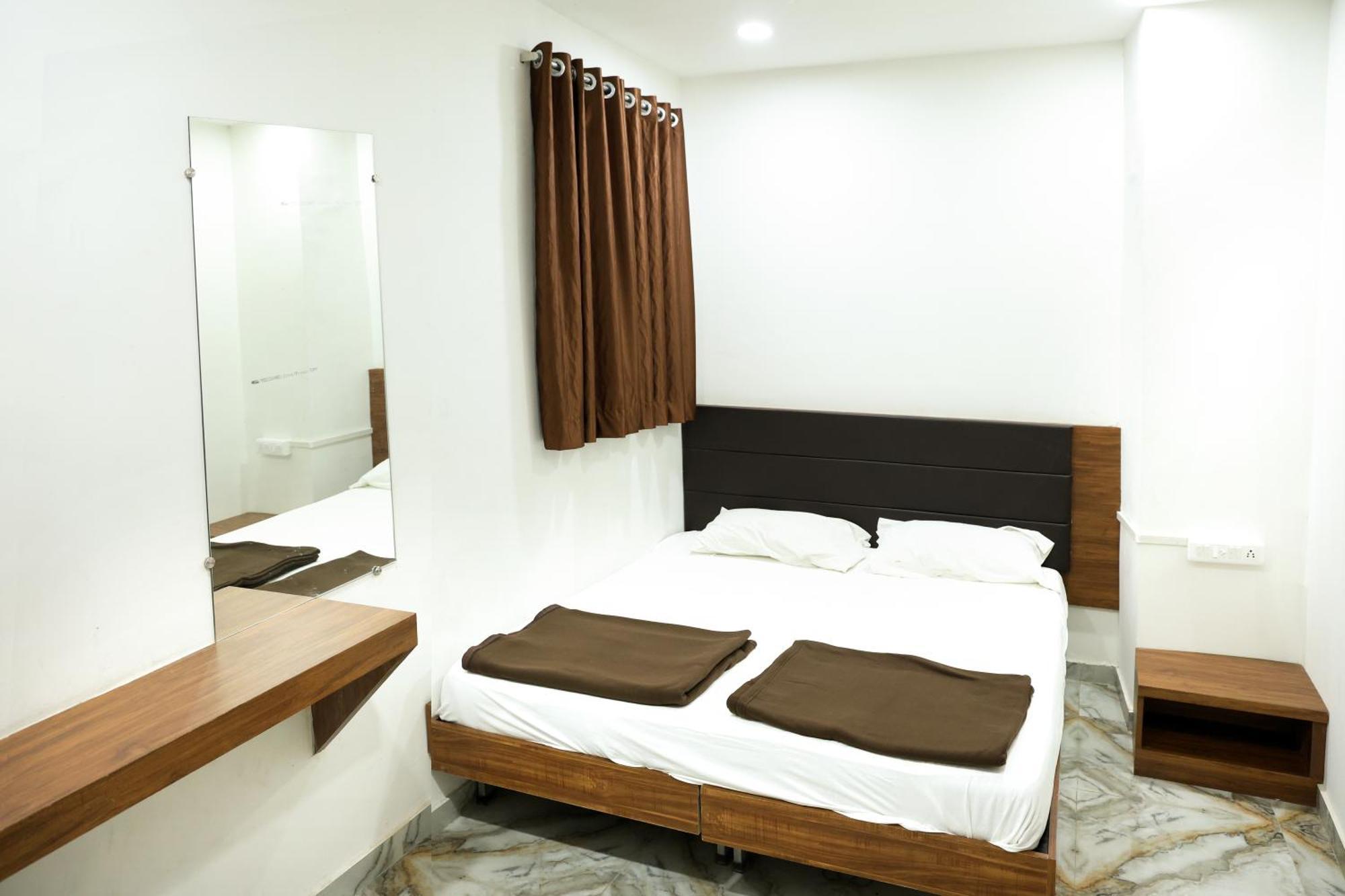 Hotel Aaram Kalupur อาเมดาบัด ภายนอก รูปภาพ