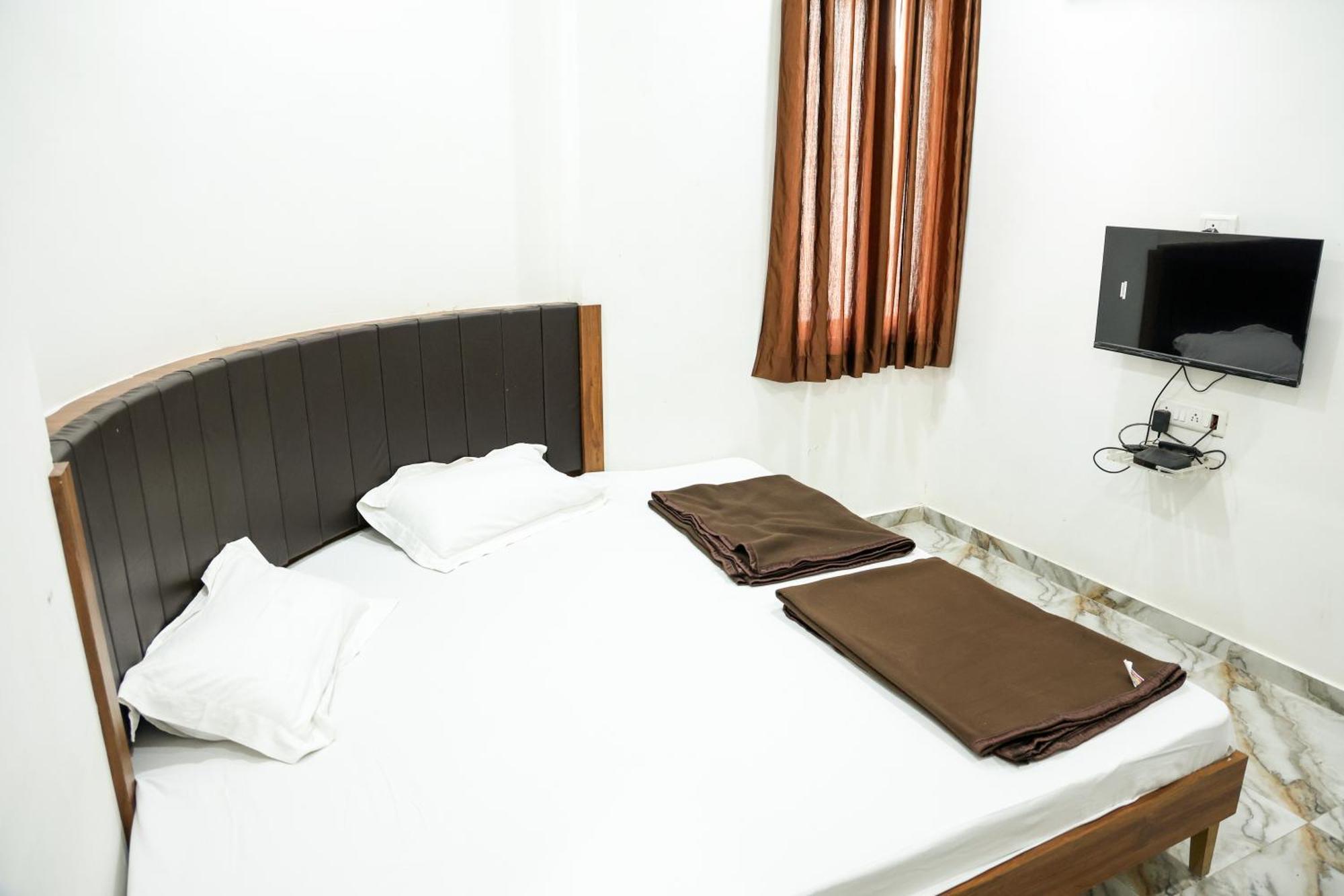 Hotel Aaram Kalupur อาเมดาบัด ภายนอก รูปภาพ