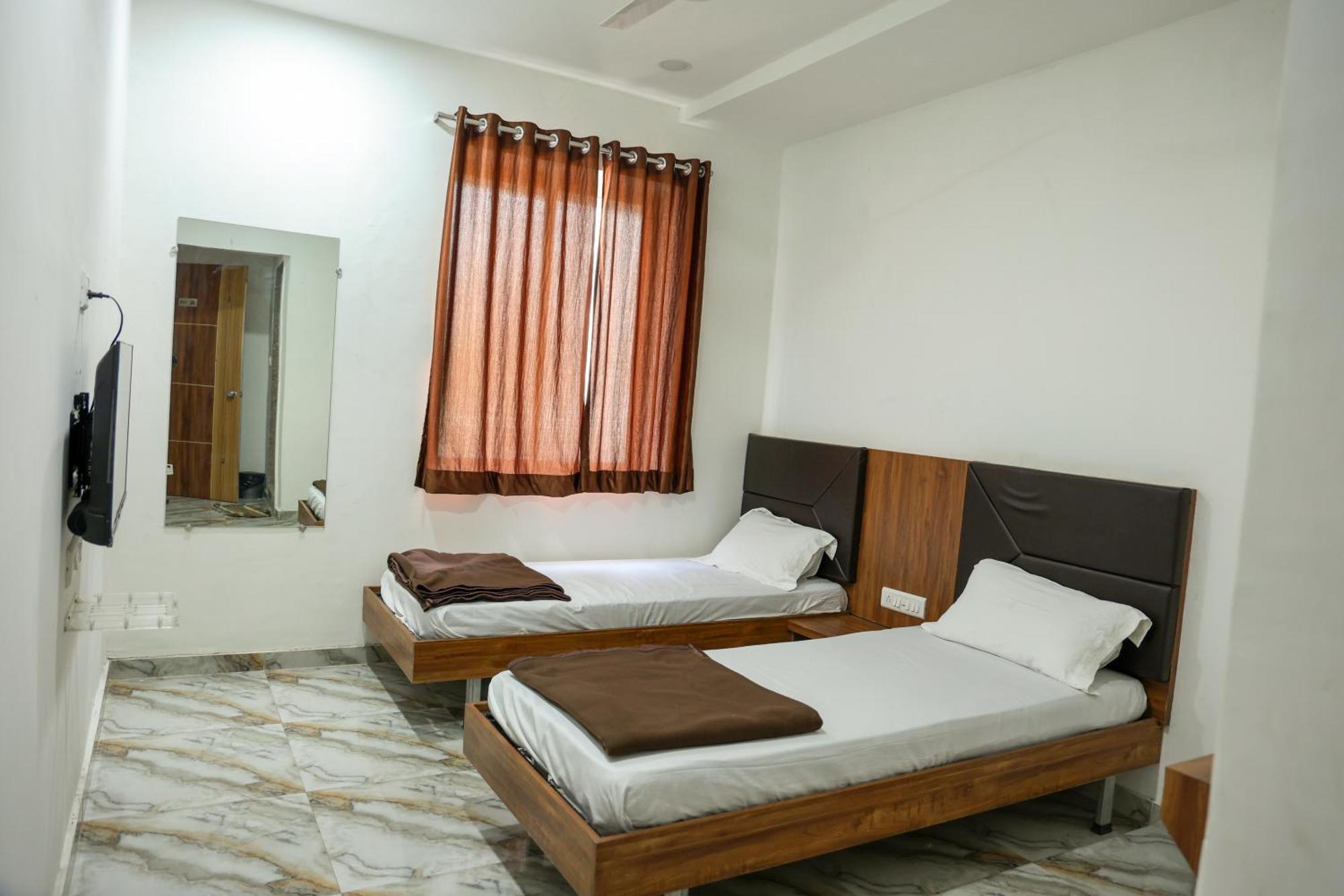 Hotel Aaram Kalupur อาเมดาบัด ภายนอก รูปภาพ