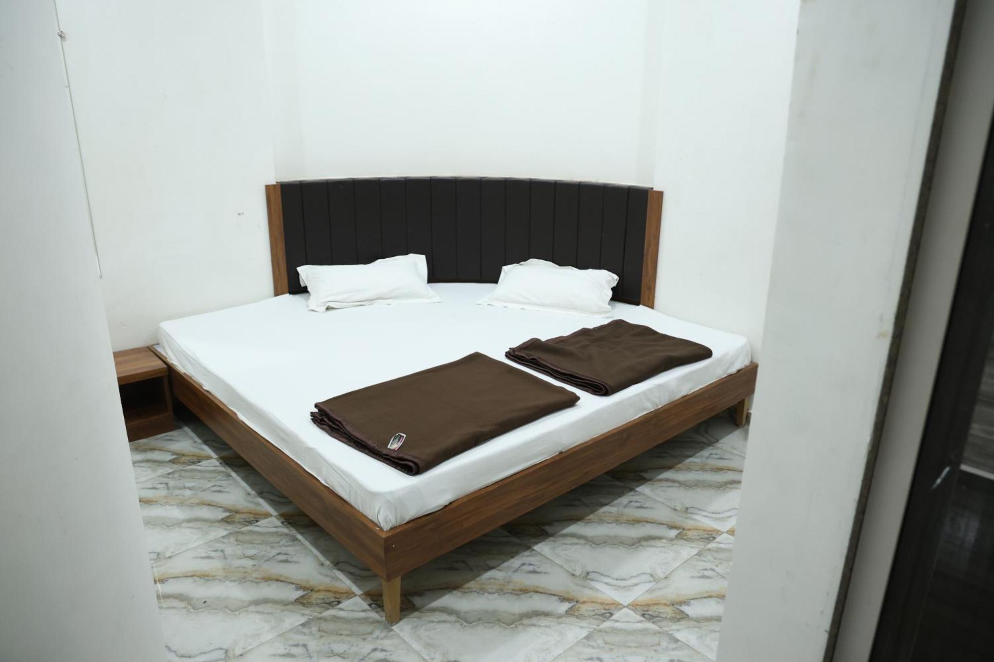 Hotel Aaram Kalupur อาเมดาบัด ภายนอก รูปภาพ