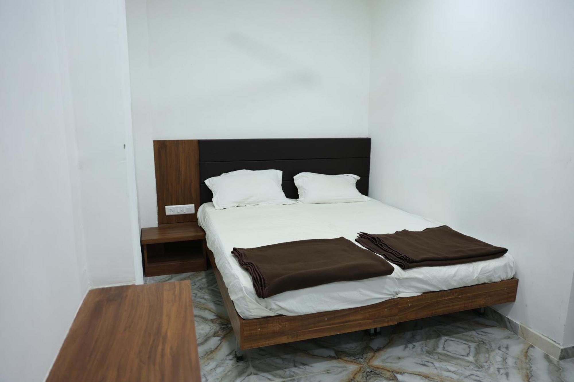 Hotel Aaram Kalupur อาเมดาบัด ภายนอก รูปภาพ