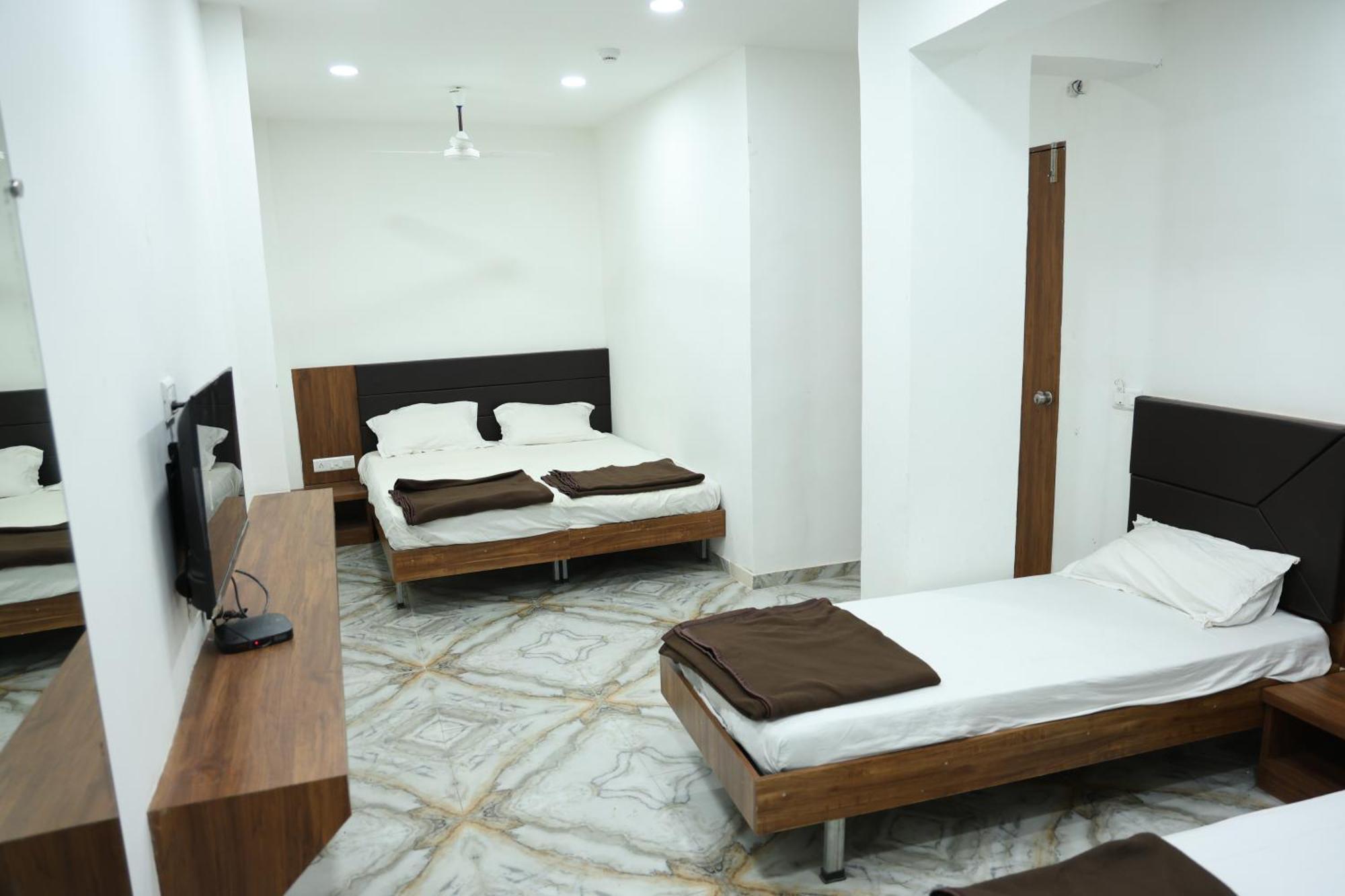 Hotel Aaram Kalupur อาเมดาบัด ภายนอก รูปภาพ