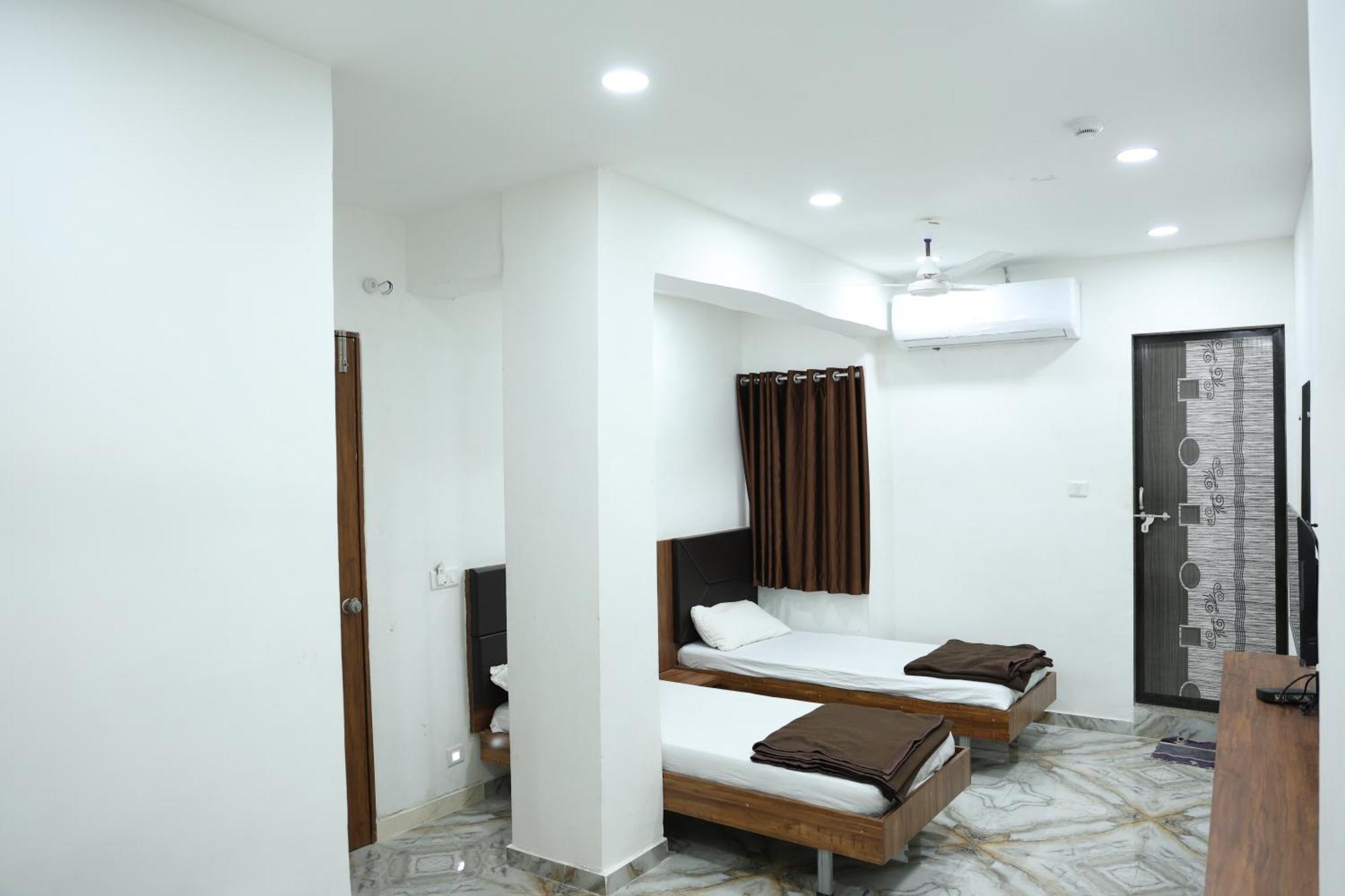 Hotel Aaram Kalupur อาเมดาบัด ภายนอก รูปภาพ